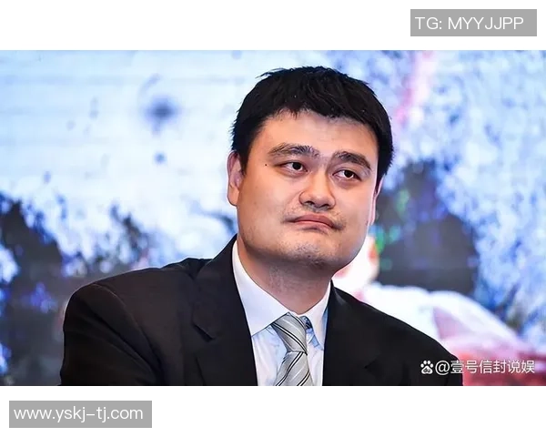 西安机场偶遇姚明引发热议球迷纷纷合影留念分享精彩瞬间